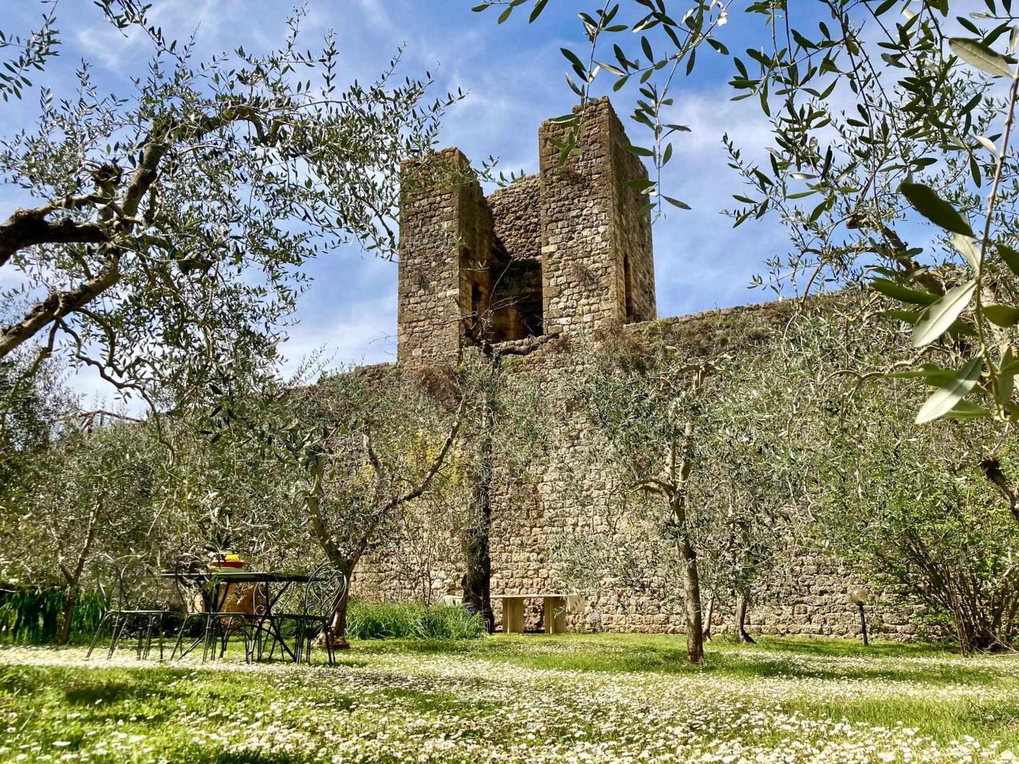 Monteriggioni Castello Villa Exterior photo